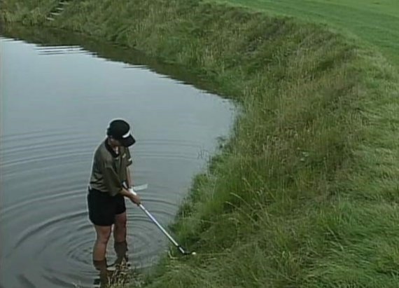 박세리는 1998년 US여자오픈에서 맨발 투혼 끝에 우승하며 당시 외환위기로 실의에 빠진 국민들에게 용기를 선사했다(방송캡처).© News1