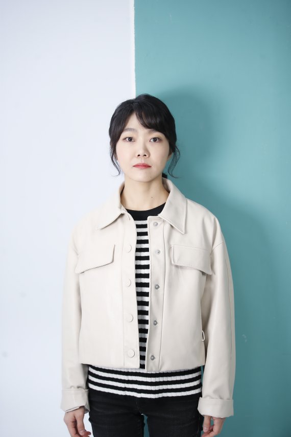 유튜브 구독자 327만 명인 아카펠라그룹 메이트리(MAYTREE) 강수경이 16일 오후 서울 강남구 한 스튜디오에서 열린 뉴스1과의 인터뷰에 앞서 포즈를 취하고 있다. 2021.12.16/뉴스1 © News1 권현진 기자