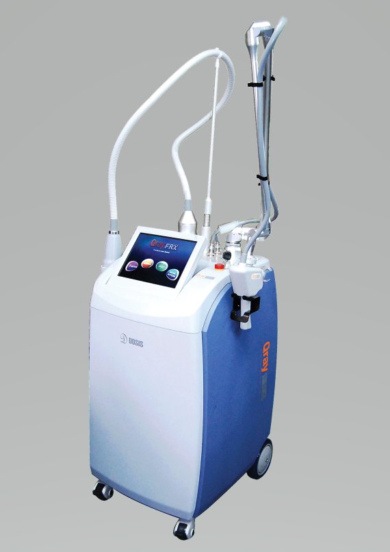 [서울=뉴시스] 이동채 대표는 2007년 디오씨스라는 회사를 차려 '레이저큐레이'라는 피부레이저 장비를 만들었다.