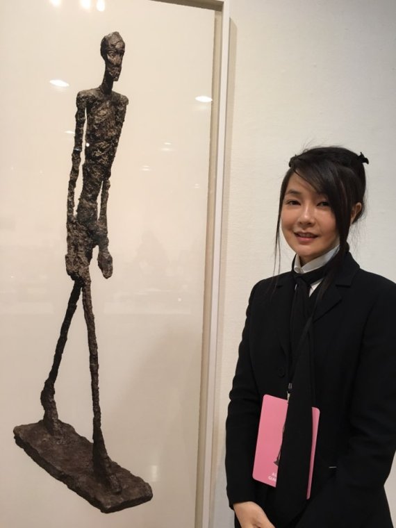 【서울=뉴시스】박현주 기자 = 한국에서는 처음으로 세계적인 조각가 알베르토 자코메티 특별전을 기획한 코바나 컨텐츠 김건희 대표. 이번 자코메티 전시작품 평가액은 2조천억원대로 조각 원본이 온 대규모 전시다.