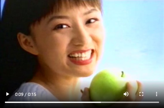 [서울=뉴시스]1996년 김희애가 출연한 LG페리오 치약 광고의 한 장면. (사진출처: LG 생활건강 홈페이지 캡쳐)2021.12.25.