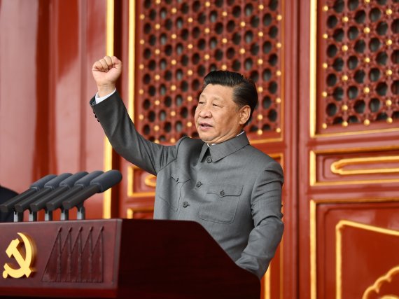 인민복 차림의 시진핑 중국 국가주석이 지난 7월 1일 베이징에서 열린 중국 공산당 창당 100주년 기념식에 참석해 연설하고 있다. 신화뉴시스