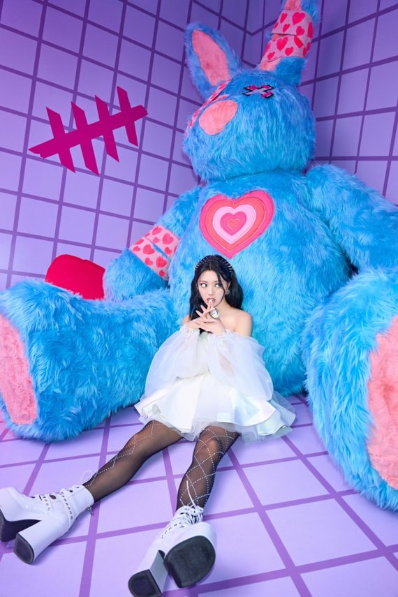 [서울=뉴시스] ITZY 유나, 'SBS 가요대전'서 입담과 진행 실력 뽐냈다...'차세대 MC 퀸' 2021.12.28 (사진=JYP엔터테인먼트 제공) photo@newsis.com*재판매 및 DB 금지 *재판매 및 DB 금지