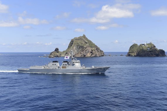 지난 2019년 8월 25일 독도 근해에서 실시된 '동해영토수호훈련'에 참가한 해군 이지스구축함 '세종대왕함' 사진=해군 제공