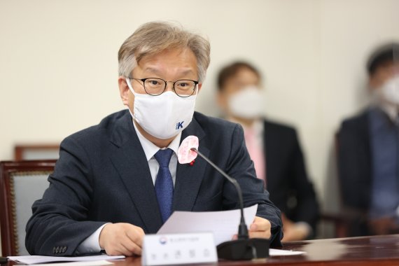 권칠승 중소벤처기업부 장관이 9일 서울 중구 한국프렌스센터에서 열린 ‘중기부-방통위 광고·마케팅 펀드 조성’을 위한 업무협약식에서 인사말을 하고 있다.. (중소벤처기업부 제공) 2021.12.9/뉴스1