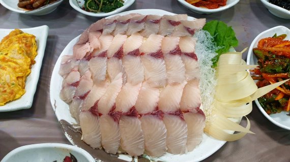 삼치회 /사진=조용철 기자