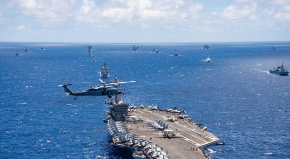 지난 2018년 6월 미국 하와이 인근 해상에서 '림팩' 환태평양 합동군사훈련에 미 해군 칼빈슨 항모전단이 참가했다. 사진=미 해군 홈페이지