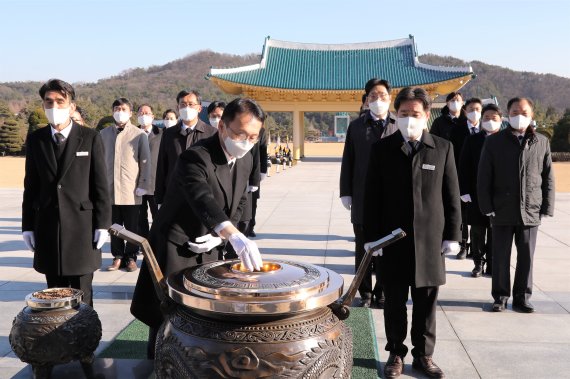 임재현 관세청장, 대전 현충원 참배