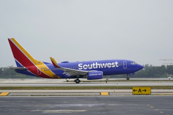 [플로리다(미국)=AP/뉴시스] 지난 4월20일 사우스웨스트 항공 보잉 737 여객기가 플로리다 포트로더데일 할리우드 국제공항에서 이륙하고 있다. 2022.01.05. <*사진은 기사 내용과 관련 없음.> *재판매 및 DB 금지