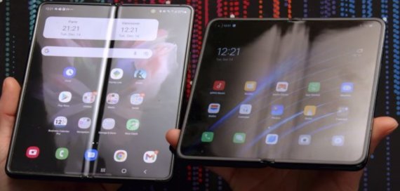 삼성전자의 '갤럭시Z폴드3'와 오포의 '파인드 엔(Find N)' 비교 사진. 폴더블폰 특유의 화면 주름이 큰 차이가 없는 것처럼 보인다. <출처=MS파워유저 갈무리> © 뉴스1