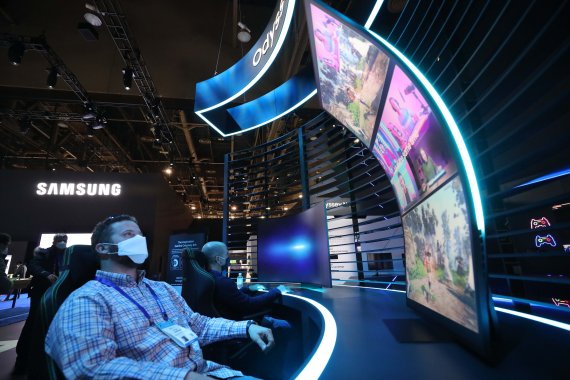 4일(현지시간) 미국 네바다주 라스베이거스 컨벤션센터 내 마련된 'CES 2022' 삼성전자 부스에 게임 전용 디스플레이 '오디세이 아크'가 전시돼 있다. 2022.1.5/뉴스1 © News1 조태형 기자