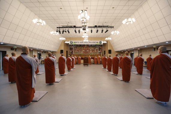 [서울=뉴시스] 제59기 사미·사미니계 수계교육. (사진=대한불교조계종 교육원 제공) 2022.01.08. photo@newsis.com *재판매 및 DB 금지