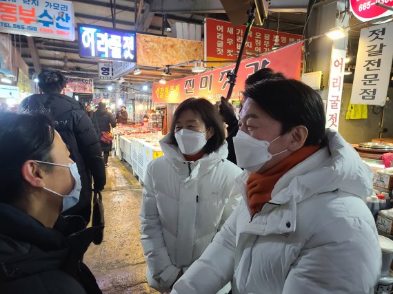 안철수 ″청소년 백신 패스 보류하고 자영업자 영업 제한 풀어야″