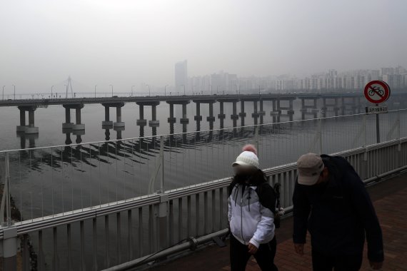 밤부터 전국에 눈 내려요..오늘도 미세먼지 매우 심각