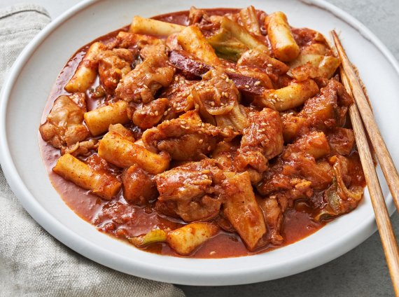 마켓컬리 '춘천 국물 닭갈비 떡볶이'. 마켓컬리 제공.