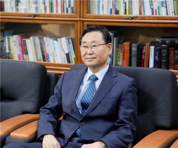 김두진 ㈜한신체인 회장은 한국산업기술대학교에 발전기금 1억6000만원을 기부했다.