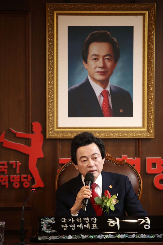 허경영 국가혁명당 대선 후보가 3일 서울 여의도 국가혁명당 중앙당사에서 2022년 신년 기자회견을 하고 있다. 사진=뉴시스