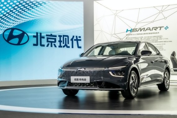 지난 2020년 11월 중국 광저우 국제 모터쇼 당시 현대자동차의 중국 현지 전략 모델인 중형 세단 밍투 일렉트릭이 전시된 모습. 현대차 제공.