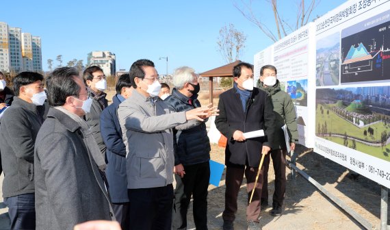 전남도는 14일 2023순천만국제정원박람회 공사 현장에서 박람회 준비상황 등을 점검했다.사진=전남도 제공