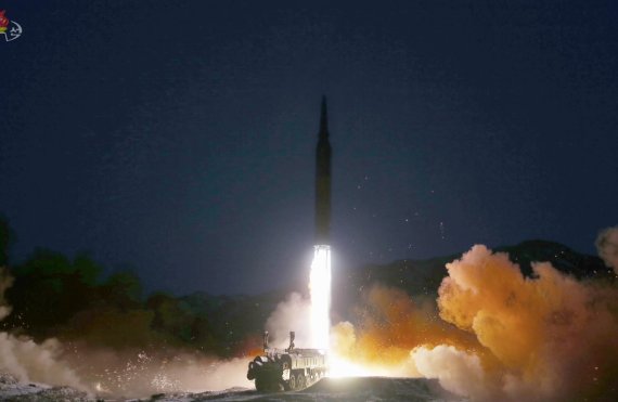 CNN "미군, 북한 미사일 발사 직후 본토 타격 긴급 대비"(종합)