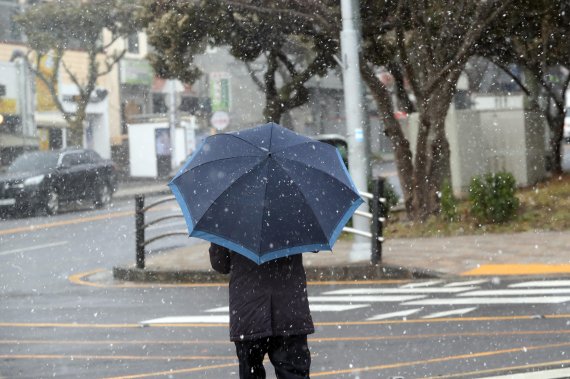 [오늘의 날씨]인천(15일, 토)… 오후 비·눈, 아침 최저 영하12도