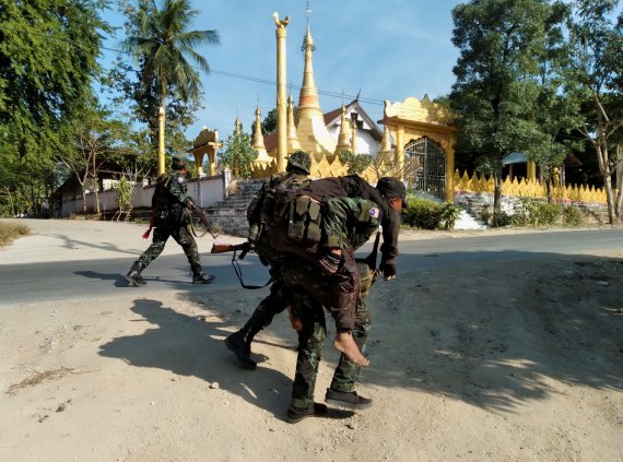 미얀마 쿠데타 1년…버티기 들어간 시민과 더 탄압하는 군부
