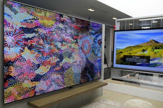 삼성-LG, 프리미엄 TV 대격돌…화질 한계 뛰어넘는다
