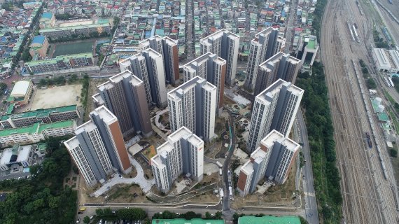 대전 아파트 매매가 새해 들어 하락세로 전환…충남지역도 안정세