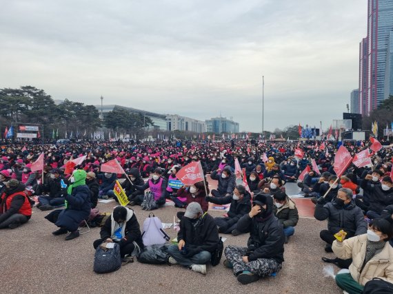 "불평등 해경하라" 민주노총, 여의도 공원서 1만5000여명 기습 집회