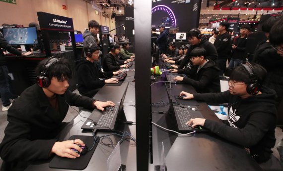 부산 해운대구 벡스코 제1전시장에서 열린 '지스타 2019'를 찾은 사람들 © News1 여주연 기자