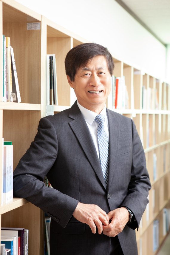 20대 과학기술단체총연합회장에 선임된 이우일 前 서울대 교수(과총 제공) /뉴스1