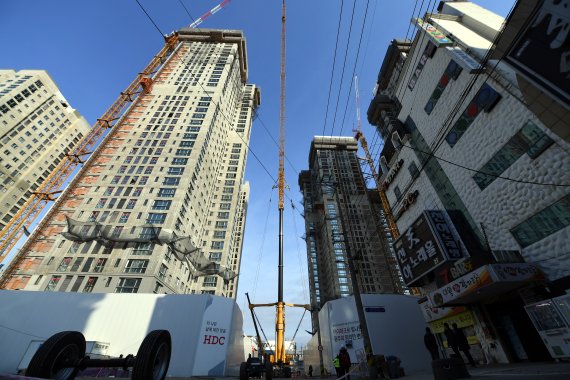 당정, 광주 붕괴사고 상황 점검.. 與 "구조 최우선, 건설안전특별법 검토"