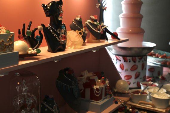 아난티 힐튼 부산 10층 맥퀸즈 라운지에서 딸기 디저트 뷔페 ‘크레이지 인 핑크’가 열리고 있다.2021.1.16/© 뉴스1 이유진 기자