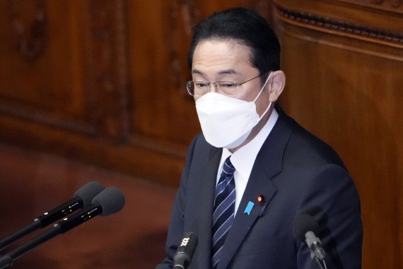 기시다 후미오 일본 총리가 지난 17일 일본 도쿄 나가타초 일본 국회에서 정기국회 개원을 맞아 시정방침 연설을 하고 있다. AP뉴시스