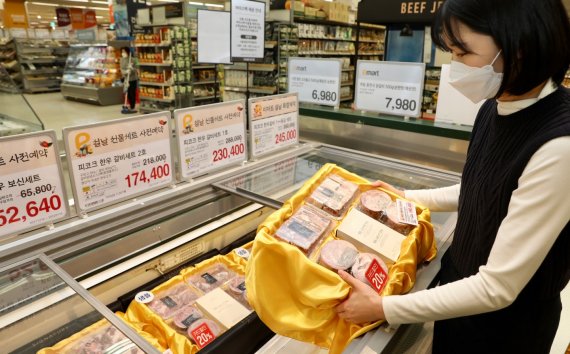 이마트·SSG닷컴, 설 선물 본판매 돌입.. '프리미엄·트렌드 세트' 선봬