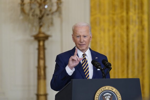 조 바이든 미국 대통령이 19일(현지시간) 미 워싱턴DC 백악관에서 취임 1주년 기자회견을 갖고 러시아의 우크라이나 침공 우려에 대한 대책을 밝히고 있다. AP 뉴시스