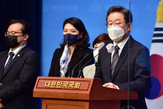 李, 대선후보 긴급 '추경회동' 제안.."35조원으로 증액"(종합)