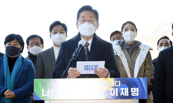 '서울=부동산' 李, 서울 민심에 고개 숙였다.. "대대적 공급안 곧 발표"