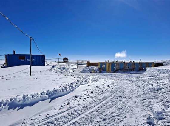 허순도 극지연구소 책임연구원이 남극 보스토크 기지에서 진행 중인 심부빙하 시추에 참여한다. 사진은 지구에서 가장 추운 남극 러시아 보스토크 기지 전경.