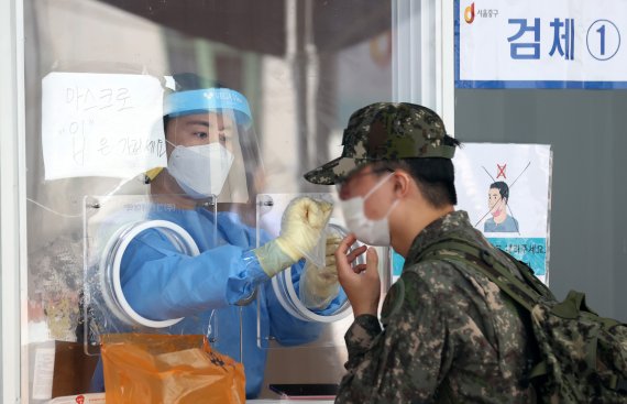 軍 코로나19 확진자 관리, 부대 '역학조사관' 올 6월까지 350명 양성 배치