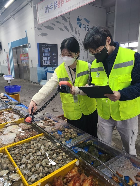 수원시, 농수산물도매시장 '휴대용 방사능 측정기' 도입