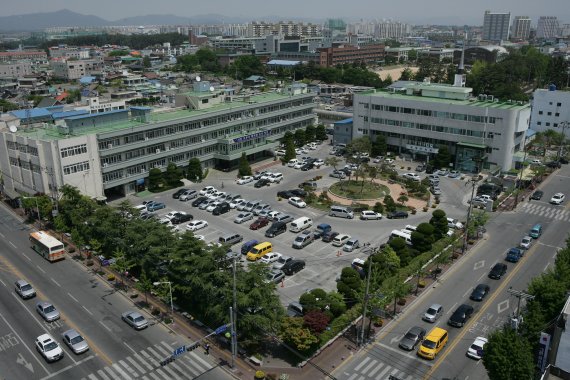 전북 익산시가 코로나19 정부 지원에서 제외된 시설 1000곳을 대상으로 시설당 60만원의 재난지원금을 지급한다./뉴스1