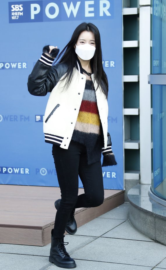 배우 한효주가 26일 서울 양천구 목동 SBS에서 진행된 파워FM '박하선의 씨네타운'에 참석하고 있다. © News1 권현진 기자