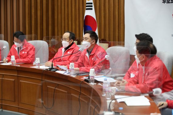 김기현 국민의힘 원내대표가 28일 서울 여의도 국회에서 열린 원내대책회의에서 발언하고 있다. 뉴시스.