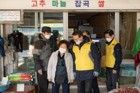 설연휴 전통시장 전기안전 점검..."화재예방 주력"