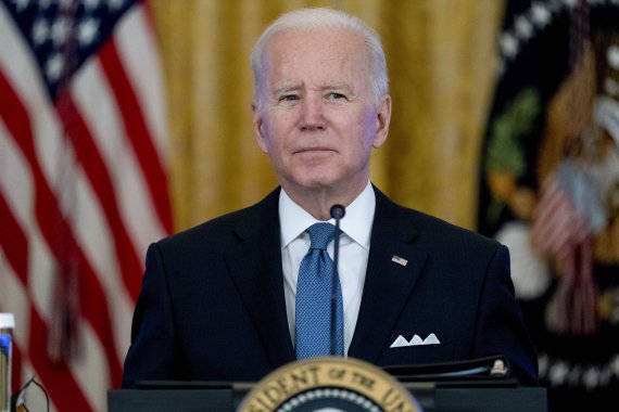 [워싱턴=AP/뉴시스]조 바이든 미국 대통령이 지난 24일 백악관 이스트룸에서 기자들의 질문을 듣고 있다. 2022.01.28.