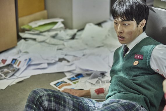 전세계 1위 한국형 학교 좀비물..오겜 신화 잇나