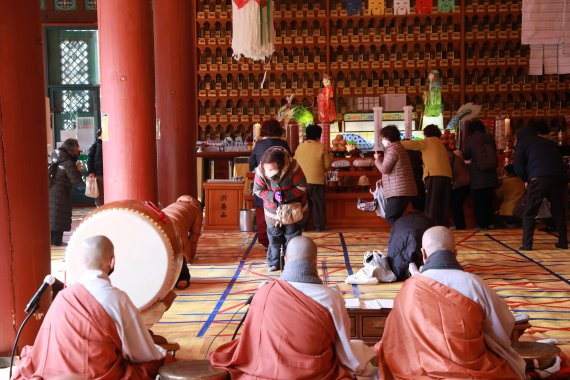 [서울=뉴시스] 서울 조계사를 비롯한 전국의 주요사찰은 설날인 2월1일에 합동차례를 봉행한다. (사진=조계사 제공) 2022.01.30. photo@newsis.com *재판매 및 DB 금지