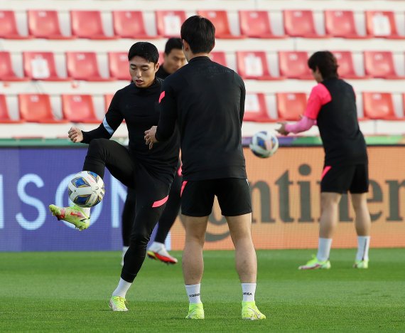 대한민국 축구대표팀 이동준이 31일 오후(현지시간) 아랍에미리트(UAE) 두바이 라쉬드 스타디움에서 오는 2월 1일 열리는 ‘2022 카타르월드컵 아시아 최종예선 A조 8차전' 시리아전을 앞두고 공식 훈련을 갖고 있다. 2022.1.31/뉴스1 © News1 김진환 기자