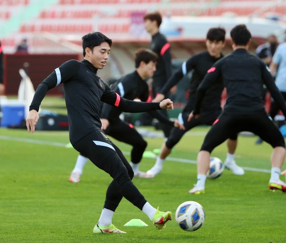 대한민국 축구대표팀 이동준이 31일 오후(현지시간) 아랍에미리트(UAE) 두바이 라쉬드 스타디움에서 오는 2월 1일 열리는 ‘2022 카타르월드컵 아시아 최종예선 A조 8차전' 시리아전을 앞두고 공식 훈련을 갖고 있다. 2022.1.31/뉴스1 © News1 김진환 기자